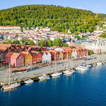 View To Bryggen - Renovated Dec 24 - Historic Cobblestone Street Apartment Bergen Exterior photo